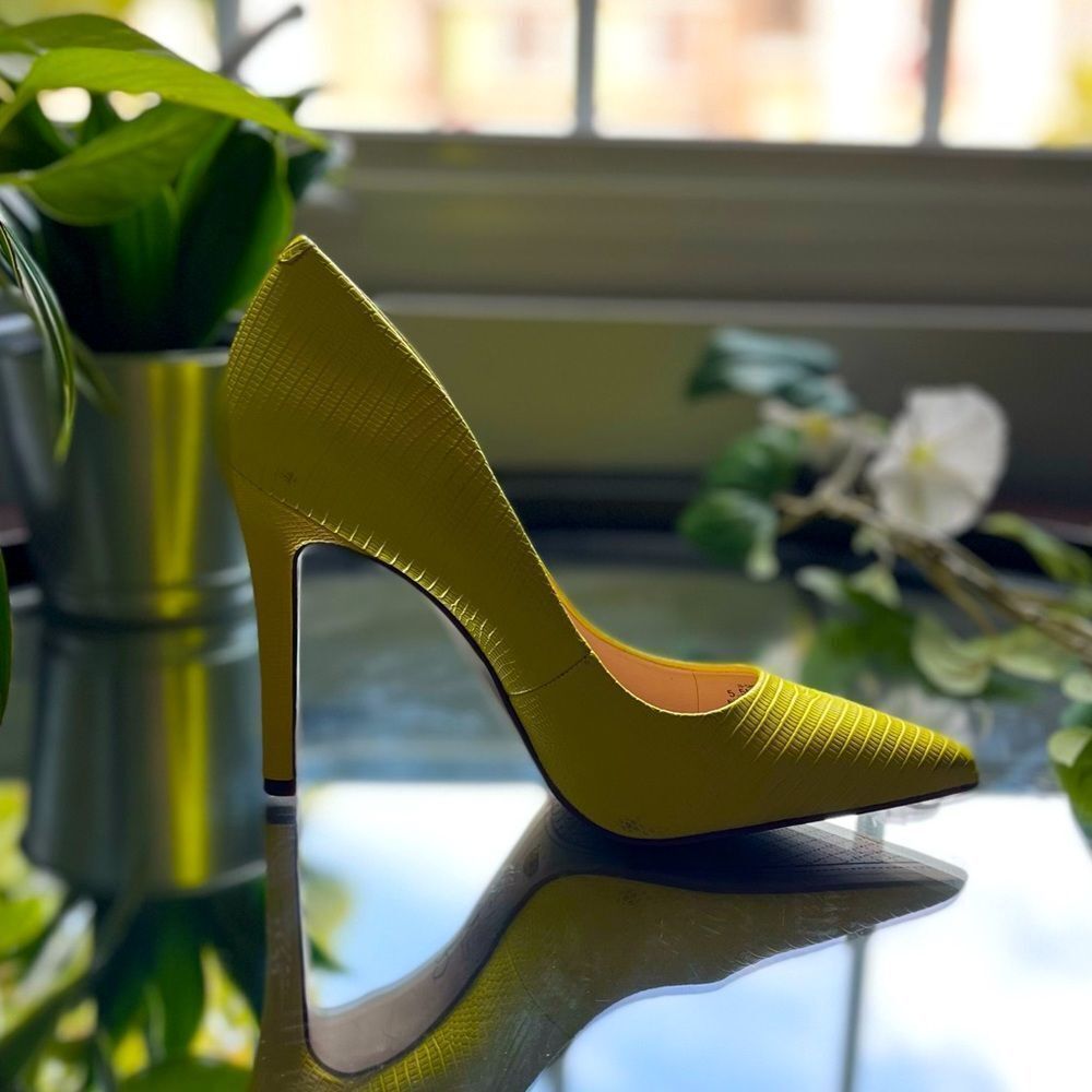 Jessica Simpson Yellow Snakeskin Heels Pumps Claudette Lemon D'Orsay Size 5.5M - Picture 4 of 11